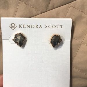 Tessa Stud Earrings In Pyrite
